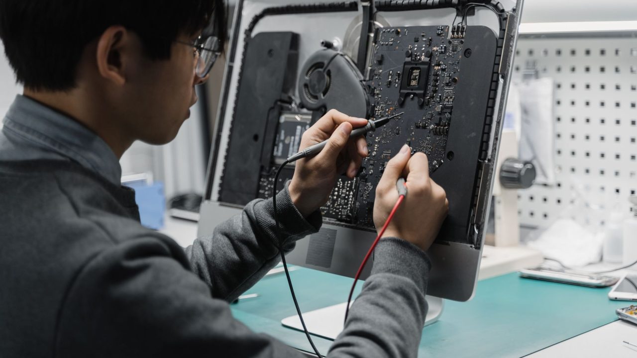 When a Startup Becomes a Lifestyle Brand (And That Should Worry You)